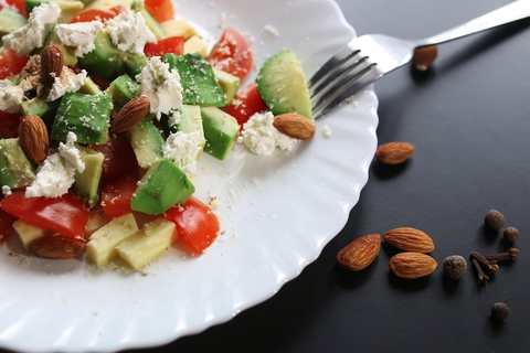 Recette de salade d’avocat et d’amande avec du fromage Feta Recette Indienne Traditionnelle