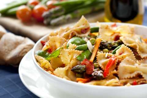 Recette de salade de pâte farfalle végétale rôtie Recette Indienne Traditionnelle