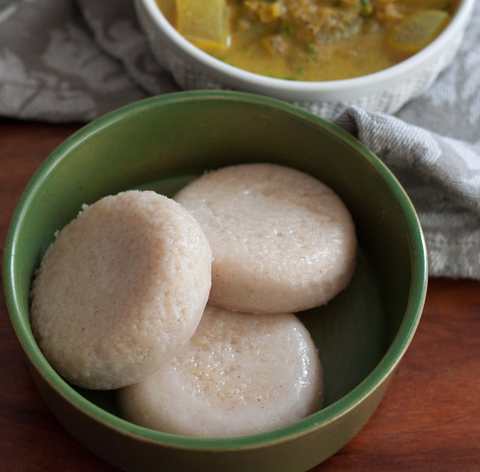 Recette de Sana Style Goan (gâteaux de riz cuit à la vapeur) Recette Indienne Traditionnelle