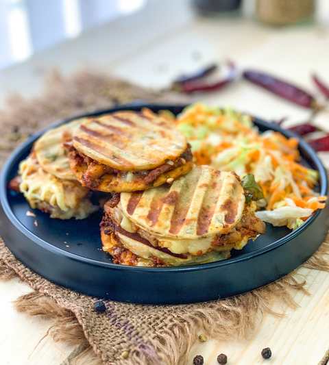 Recette de sandwich au cheesy Kulcha avec des champignons rôtis de ghee Recette Indienne Traditionnelle