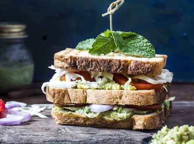 Recette de sandwich légumes avec l’avocat purée et le fromage cottage Recette Indienne Traditionnelle