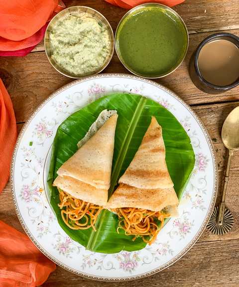 Recette de Schezwan Masala Dosa à l’aide de la frappe classique idli dosa Recette Indienne Traditionnelle