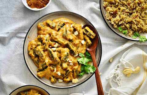 Recette de Shahi Bhindi dans la sauce à noix de cajou – Okras dans le curry de noix de cajou Recette Indienne Traditionnelle