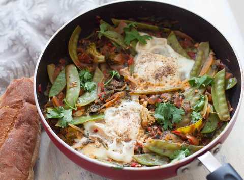 Recette de Shakshuka d'épinards et de haricots à large Recette Indienne Traditionnelle