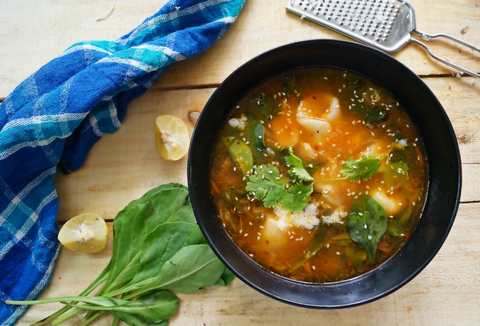 Recette de soupe d'épinard et de tortellini Recette Indienne Traditionnelle