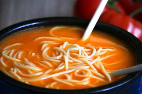 Recette de soupe de nouilles de la tomate Recette Indienne Traditionnelle