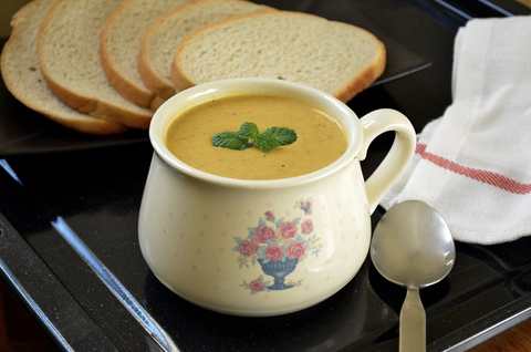 Recette de soupe à soupe de légume chou-fleur, de céleri et de carotte Recette Indienne Traditionnelle