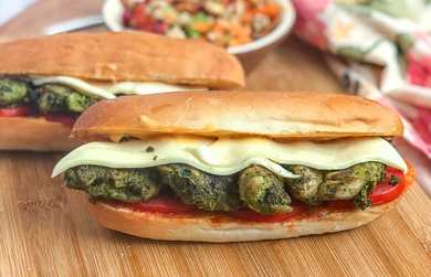 Recette de sous-sandwich au poulet au Pesto de basilic grillé Recette Indienne Traditionnelle