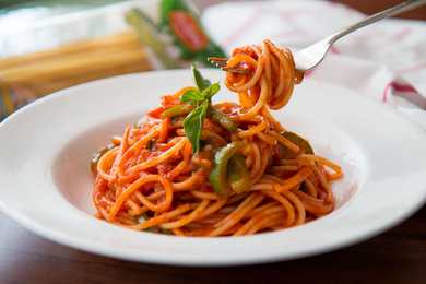 Recette de spaghetti facile dans une sauce tomate crémeuse | Végétarien et pour enfants Recette Indienne Traditionnelle
