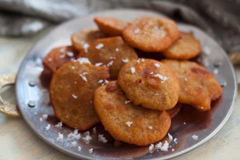 Recette de style assamais Ghila Pitha (recette de beignets de riz sucré) Recette Indienne Traditionnelle