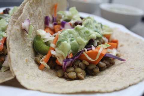 Recette de tacos de pommes de terre douces et de lentilles avec des canneberges Recette Indienne Traditionnelle