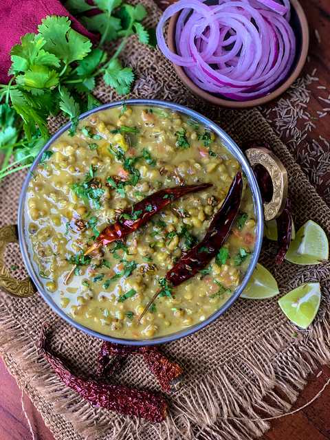 Recette de tadka de style vert de style Dhaba Recette Indienne Traditionnelle