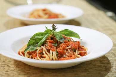 Recette de tomate Spaghetti (pâtes à la sauce au basilic tomate) Recette Indienne Traditionnelle
