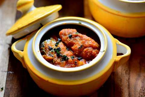 Recette de tomates frites en acier en cachemire – Curry de poisson Recette Indienne Traditionnelle