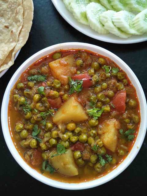 Recette usale Matar Chi – Pois verts dans une sauce à la tomate oignon Recette Indienne Traditionnelle