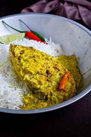 Recette de la vapeur Hilsa (Hilsa datéré) Recette Indienne Traditionnelle