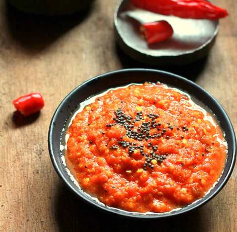 Red Chilli Thecha – Recette de Chutney de style Maharashtrien Style Chilli Recette Indienne Traditionnelle