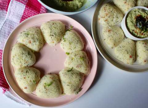 Sabbakki Rava Idli Recette – Sabudana Rava Idli Recette Indienne Traditionnelle