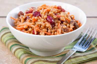 Salade de berceaux de blé avec recette de canneberges et de carottes Recette Indienne Traditionnelle