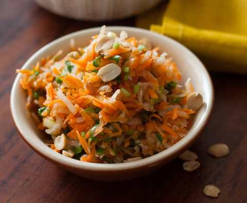 Salade de carotte, radis et cacahuète avec recette de citron Recette Indienne Traditionnelle