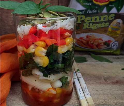 Salade d'épinards et de pâtes de maïs en recette de jar Recette Indienne Traditionnelle