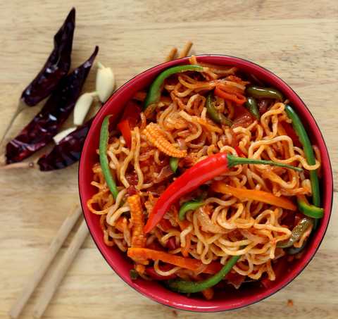 Sambal a épicé Veggie Mee Recipe Goreng Recette Indienne Traditionnelle