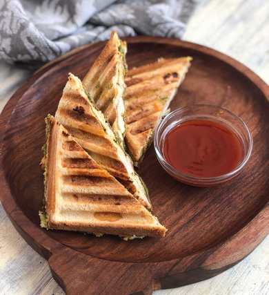 Sandwich grillé au fromage avec recette de poulet fumé Recette Indienne Traditionnelle