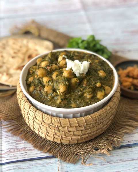Sarson Chole Ka Saag Recette – Kabuli Chana dans des feuilles de moutarde sauce Recette Indienne Traditionnelle