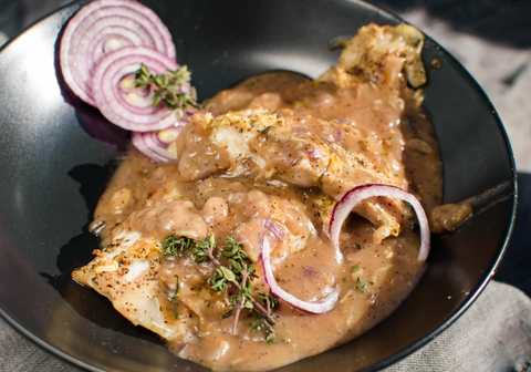 Sauce de vin rouge sur la recette de poisson de semelle au four Recette Indienne Traditionnelle