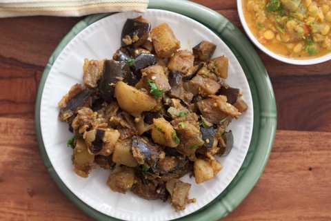 Saunf Wale Aloo Baingan Recette – Pomme de terre et aubergines épicées du fenouil Recette Indienne Traditionnelle