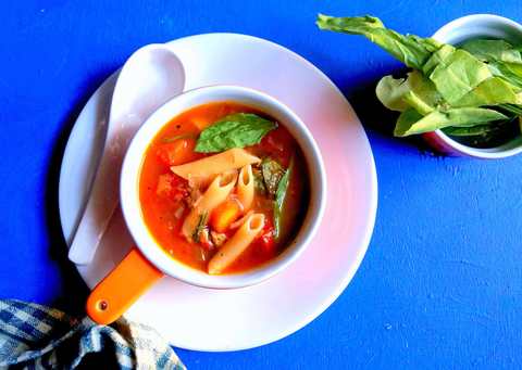 Soupe aux tomates épinards Recette de style italien Recette Indienne Traditionnelle