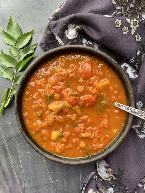 Thakkali Gotsu Recette | Thakkali Curry | Graveuse tomate épicée et tangy Recette Indienne Traditionnelle