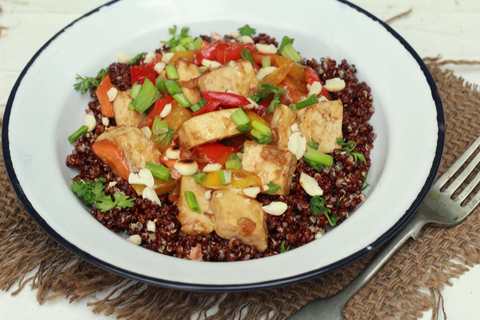 Tofu de style thaïlandais épicé avec recette de quinoa Recette Indienne Traditionnelle