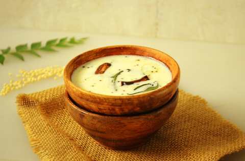 Uddina Hittu Recipe (Udnittu) | Urad dal farine dans le babeurre épicé Recette Indienne Traditionnelle