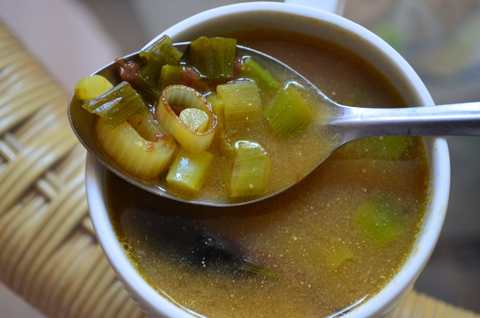 Ullikadala Pulusu Recette | Curry d'oignon de printemps Recette Indienne Traditionnelle