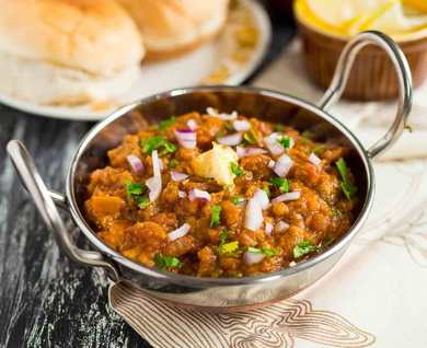 Une recette PAV Bhaji à l’aide de cuisinière à pression électrique préthi Recette Indienne Traditionnelle