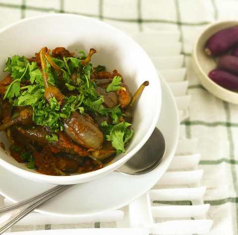 Vankaya Ulli Karam Recette – Aubergine dans une sauce oignon épicée Recette Indienne Traditionnelle