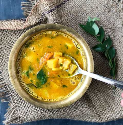 Vazhaithandu Lemon Rasam Recette – Banana Stelement citron Rasam Recette Indienne Traditionnelle