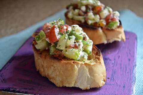 Zucchini et fromage feta recette de bruschetta Recette Indienne Traditionnelle