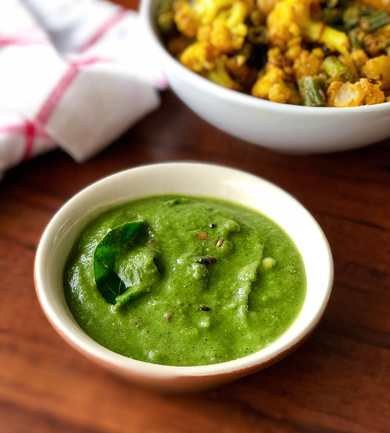 Zucchini Keerai Thogayal Recette – South Indian Tangy Spinach et Chutney de courgettes Recette Indienne Traditionnelle